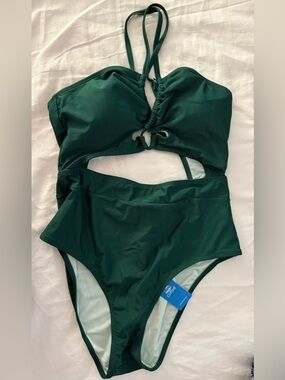 High-Waist Dark Green Women’s One-Piece Swimsuit with Front Keyhole